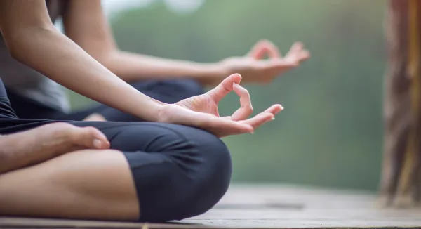 Cours de yoga par une professeure expérimentée