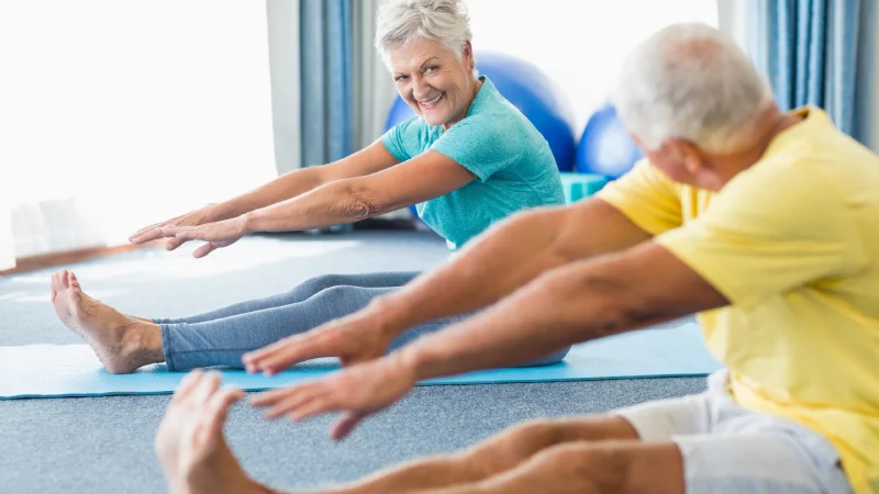 Yoga en groupe dans les Hautes-Alpes